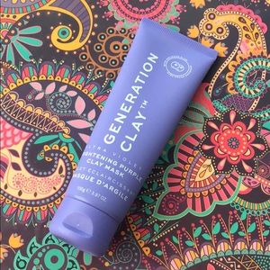 Ultraviolet brightening purple clay mask